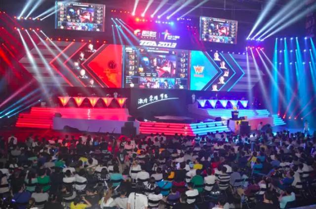 BLUEJAYS 在 Fragadelphia x Block 2025 赛事中获胜后，虐待 VRS