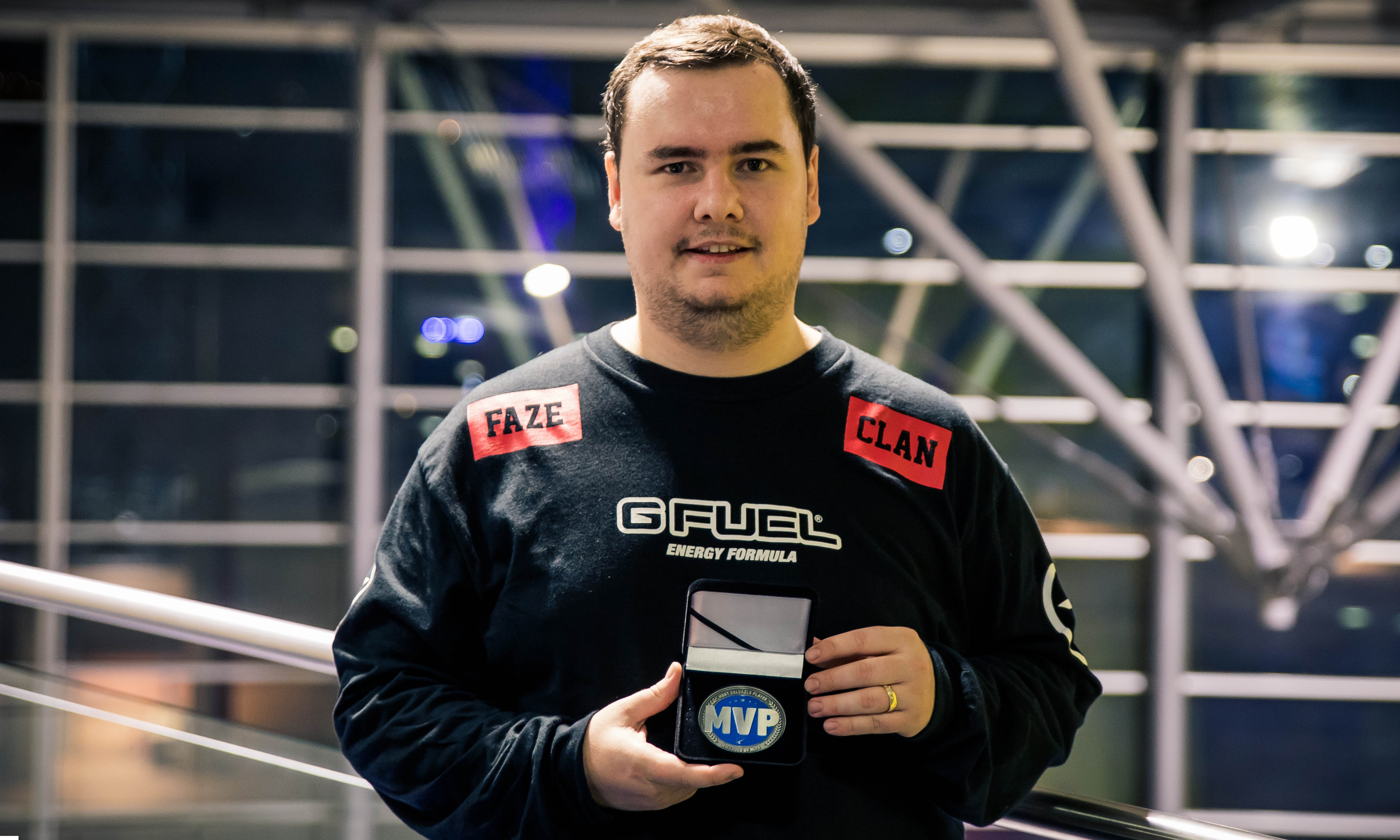 EDG赛前海报：此番出征，必当不破！不立！